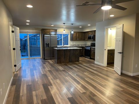 Tiny photo for 7857 28th Street, White City, OR 97503 (MLS # 220216725)