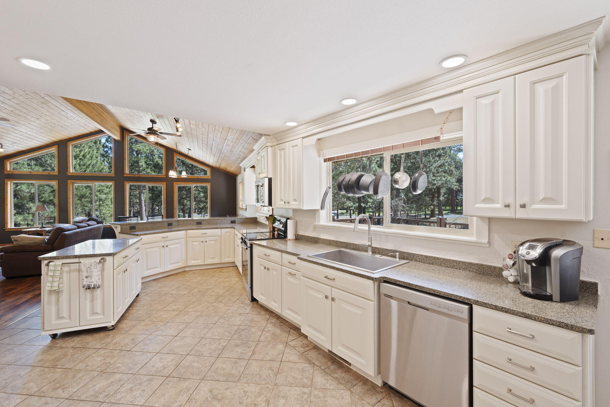 14590 Mountain View Loop