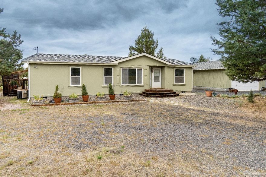 <div>Cream-of-the-crop!&nbsp; This 3 bedroom, 2 bath home includes large great-room style living space, a morning room and large master suite, with large soaking tub,shower and two entries to bath. Large kitchen with skylight, loads of cabinets and a three stool breakfast bar. All appliances included!&nbsp; Tiled entry and brand new carpet give a fresh, new look.&nbsp; Home has just been roofed and exterior paint is in perfect condition.&nbsp; Dining room boasts wainscott walls and access to lovely, expansive decking, with a beautiful water-feature as the focal point. &nbsp;</div><div>The double detached garage is oversize, insulated, and drywalled, with work bench, concrete floors and two 8'X10' finished rooms at the rear, with lights! &nbsp;</div><div>Turn-around driveway makes maneuvering a large car or trailer, a snap. &nbsp; Call to set up a tour.&nbsp; This one won't last long!</div><div><br></div>