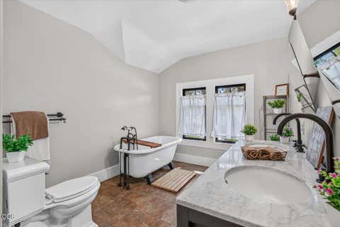 Tiny photo for 711 N Keeneway Drive, Medford, OR 97504 (MLS # 220227301)