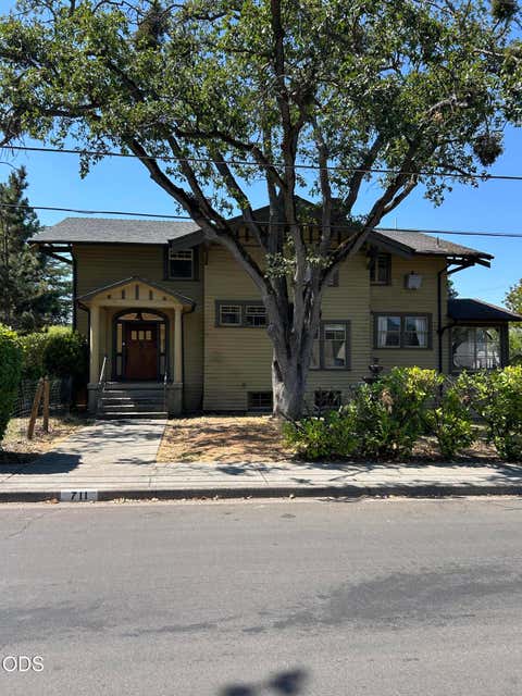 Photo of 711 N Keeneway Drive, Medford, OR 97504 (MLS # 220227301)