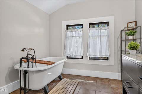 Tiny photo for 711 N Keeneway Drive, Medford, OR 97504 (MLS # 220227301)