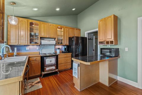 Tiny photo for 52712 Highway 62, Fort Klamath, OR 97626 (MLS # 220214976)