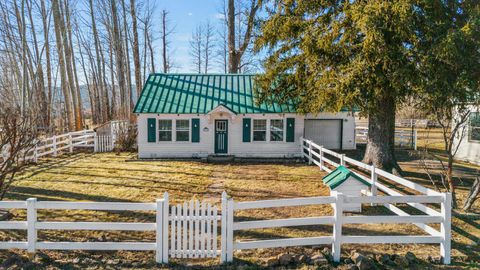 Photo of 52712 Highway 62, Fort Klamath, OR 97626 (MLS # 220214976)