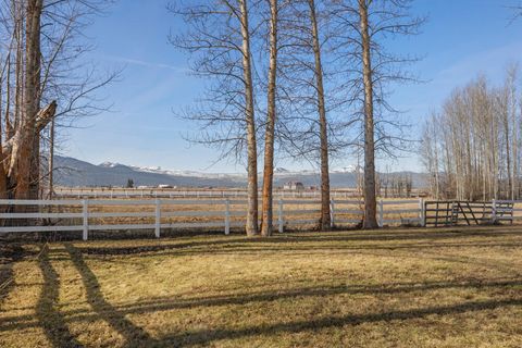 Tiny photo for 52712 Highway 62, Fort Klamath, OR 97626 (MLS # 220214976)