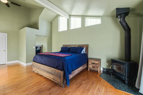 Tiny photo for 52712 Highway 62, Fort Klamath, OR 97626 (MLS # 220214976)