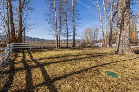 Tiny photo for 52712 Highway 62, Fort Klamath, OR 97626 (MLS # 220214976)