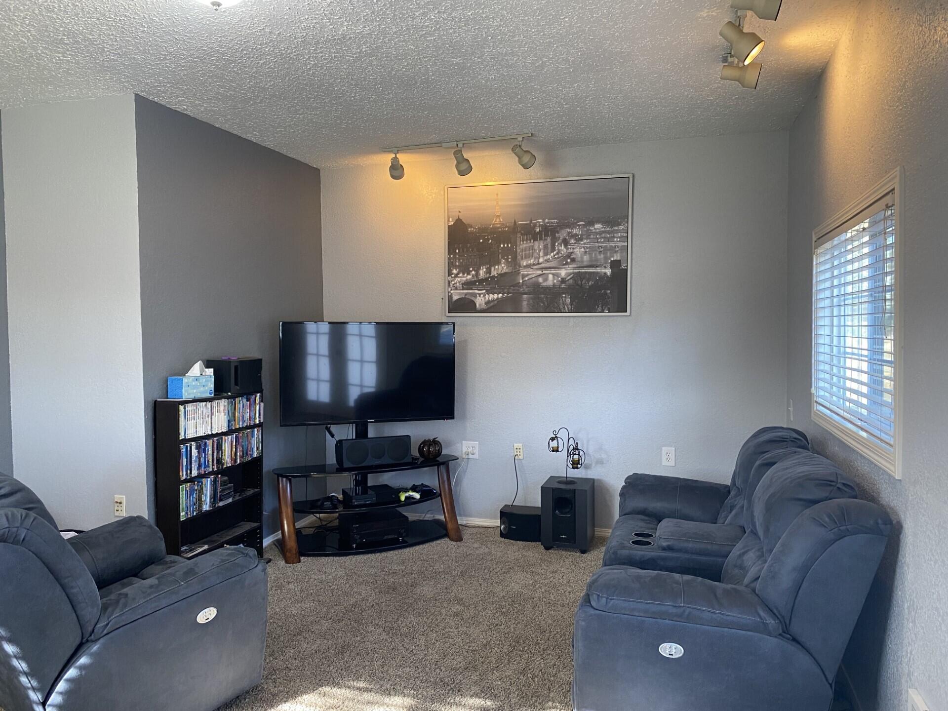 Hunters Circle - Residential