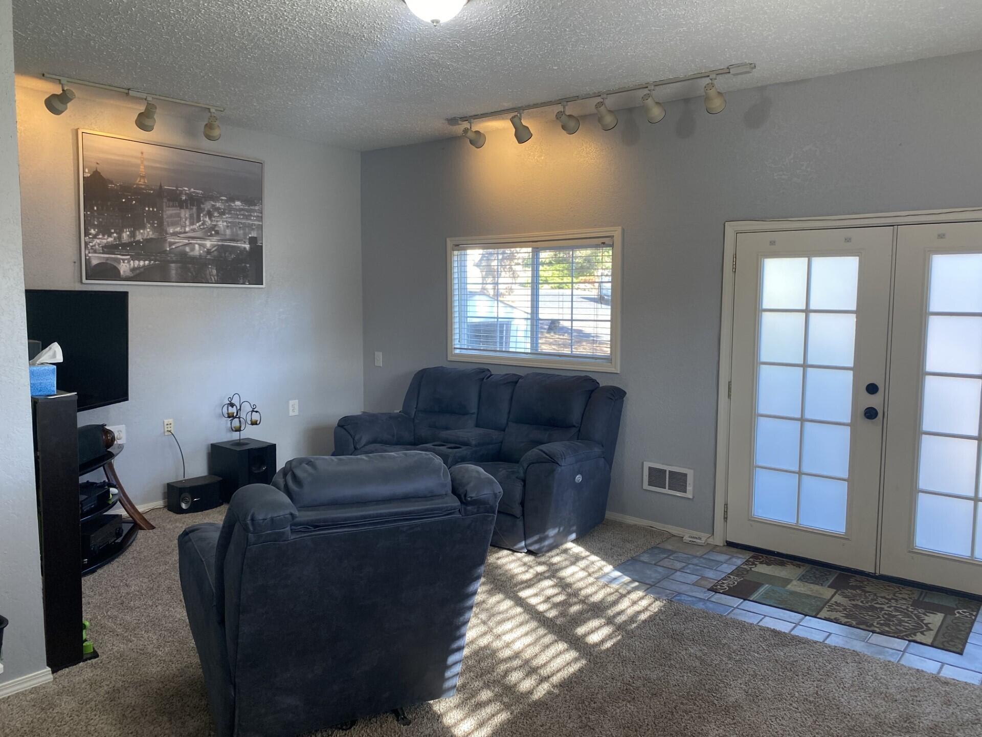 Hunters Circle - Residential