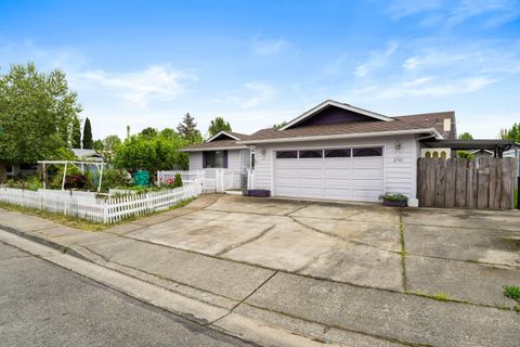Photo of 2701 Salmon Circle, Grants Pass, OR 97527 (MLS # 220219669)