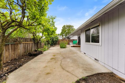 Tiny photo for 2701 Salmon Circle, Grants Pass, OR 97527 (MLS # 220219669)