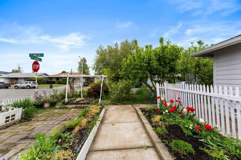 Tiny photo for 2701 Salmon Circle, Grants Pass, OR 97527 (MLS # 220219669)