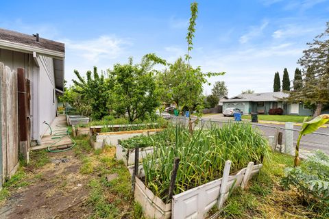Tiny photo for 2701 Salmon Circle, Grants Pass, OR 97527 (MLS # 220219669)