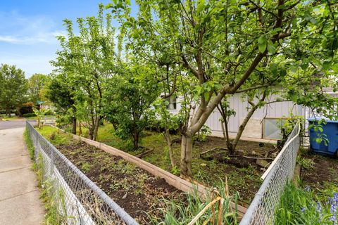 Tiny photo for 2701 Salmon Circle, Grants Pass, OR 97527 (MLS # 220219669)