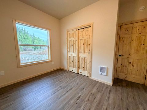 Tiny photo for 655 NW Ajax Street, Sumpter, OR 97877 (MLS # 220219433)