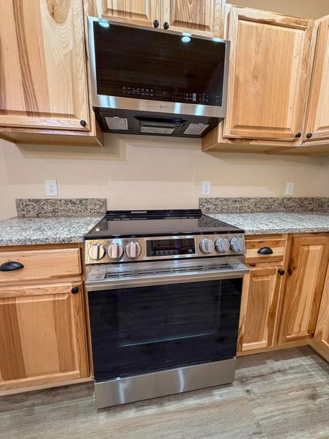 Tiny photo for 655 NW Ajax Street, Sumpter, OR 97877 (MLS # 220219433)