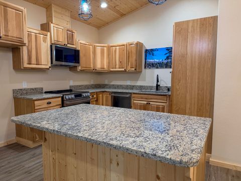 Tiny photo for 655 NW Ajax Street, Sumpter, OR 97877 (MLS # 220219433)