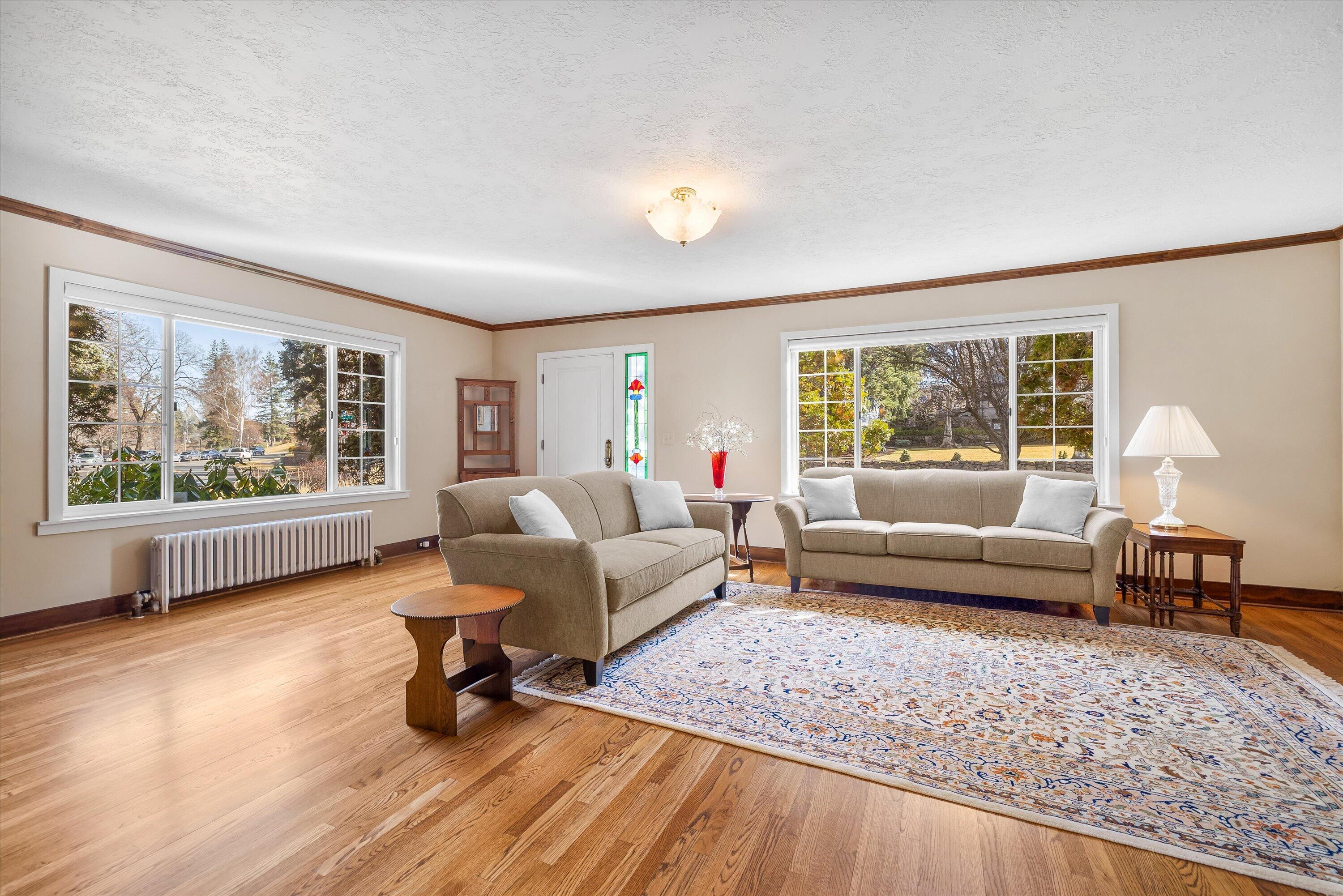 898 NW Riverside Boulevard