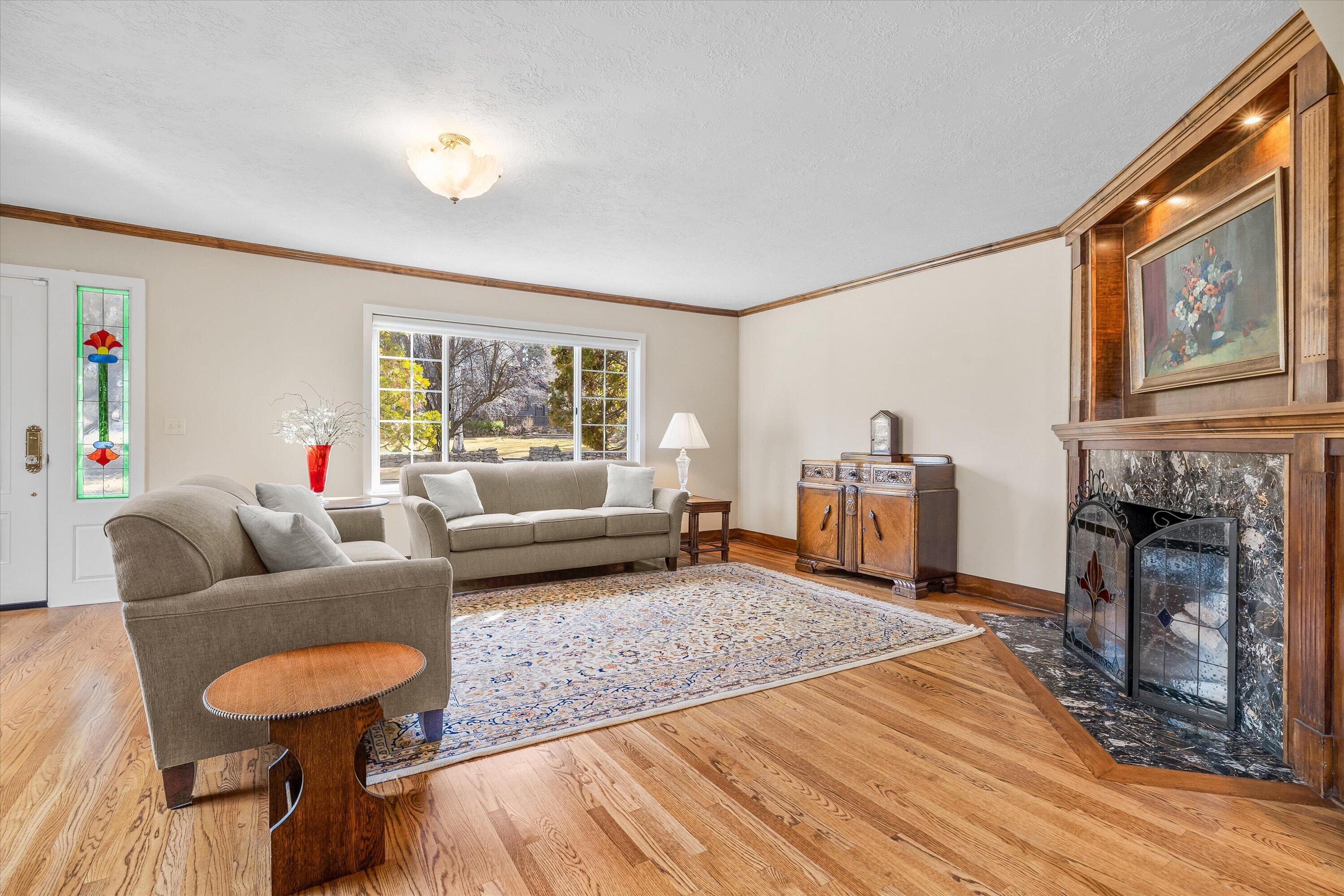 898 NW Riverside Boulevard