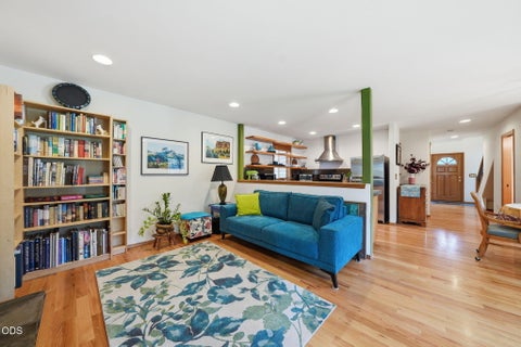 Tiny photo for 55626 Wagon Master Way, Bend, OR 97707 (MLS # 220223770)