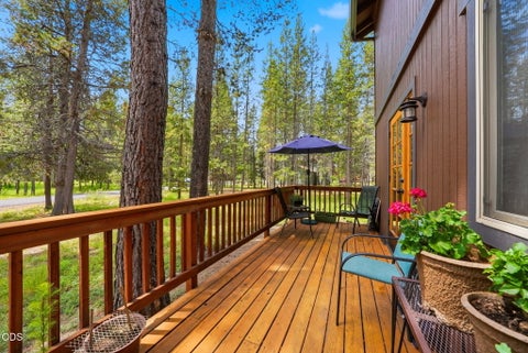 Tiny photo for 55626 Wagon Master Way, Bend, OR 97707 (MLS # 220223770)