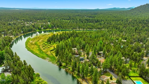 Tiny photo for 55626 Wagon Master Way, Bend, OR 97707 (MLS # 220223770)