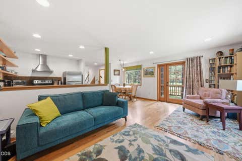 Tiny photo for 55626 Wagon Master Way, Bend, OR 97707 (MLS # 220223770)