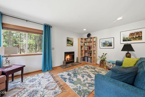 Tiny photo for 55626 Wagon Master Way, Bend, OR 97707 (MLS # 220223770)