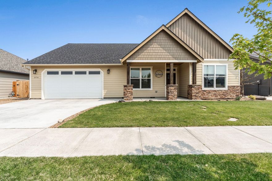 Like new craftsman style home w/modern farmhouse finishes, gourmet kitchen w/island + breakfast bar seating, farmhouse sink, quartz slab counters & subway tile backsplash. Gas range w/Stainless appliances, under cabinet lighting, & soft close cabinetry! Corner gas burning fireplace in main living area w/vaulted pine adorned ceiling & plenty of natural light throughout. Primary suite is complete w/walk-in closet + spa-like en-suite bath w/soaking tub, walk-in shower, & dual vanities. 2 addntl well-appointed bedrooms w/closet space offer versatility for use as guest rooms, home offices, or hobby spaces. Shared bathroom w/modern finishes & fixtures serves both rooms.  Upstairs is a large flex space/loft area w/full bath that could serve as an additional guest room  or home entertainment space. Laundry w/sink. Covered back patio w/natural wood tongue in groove ceiling. Fully landscaped w/fencing, drip irrigation to plants & auto-sprinklers, 2 car garage w/flex space for gym/shop/storage!