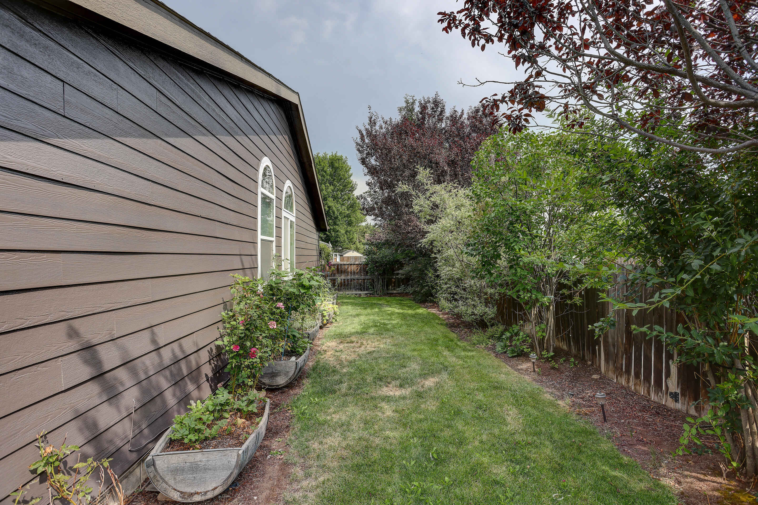 Ni Lah Sha Village - Residential