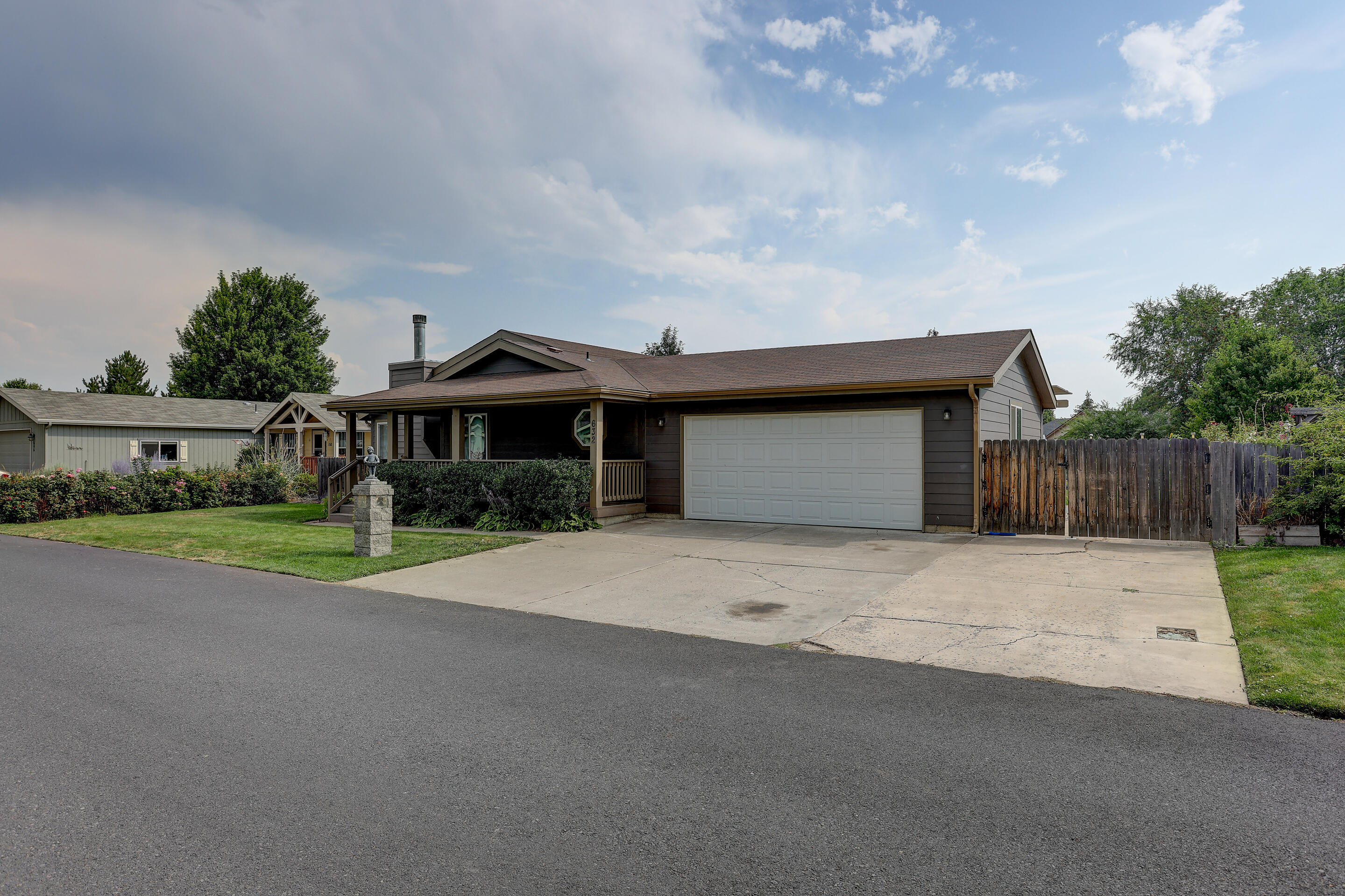 Ni Lah Sha Village - Residential