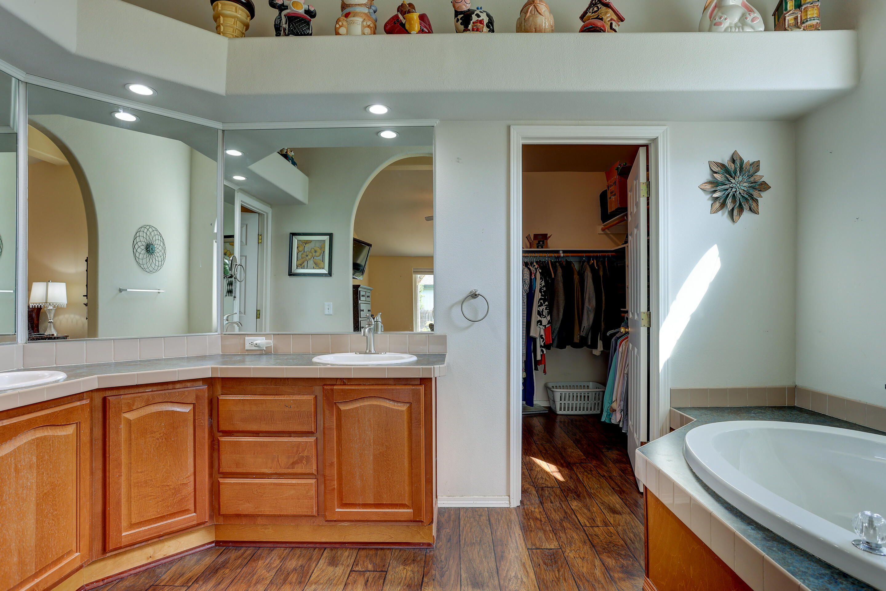 Ni Lah Sha Village - Residential