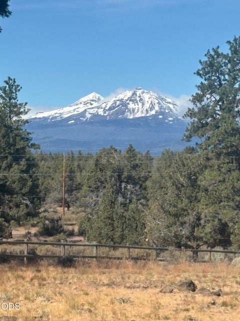Photo of 18130 Wanona Road, Sisters, OR 97759 (MLS # 220229847)