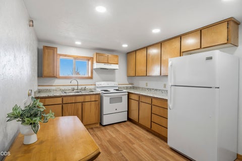 Tiny photo for 18130 Wanona Road, Sisters, OR 97759 (MLS # 220229847)