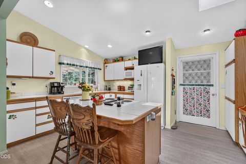 Tiny photo for 11339 Michael Road, Central Point, OR 97502 (MLS # 220224067)
