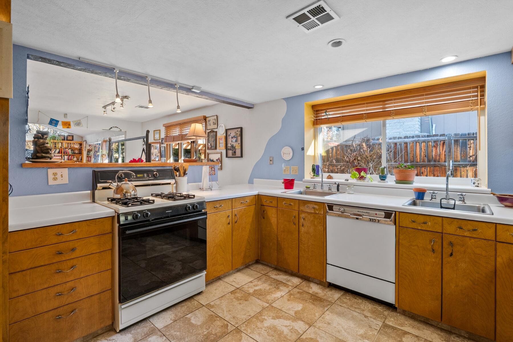 Siskiyou Village Unit No 1 - Residential