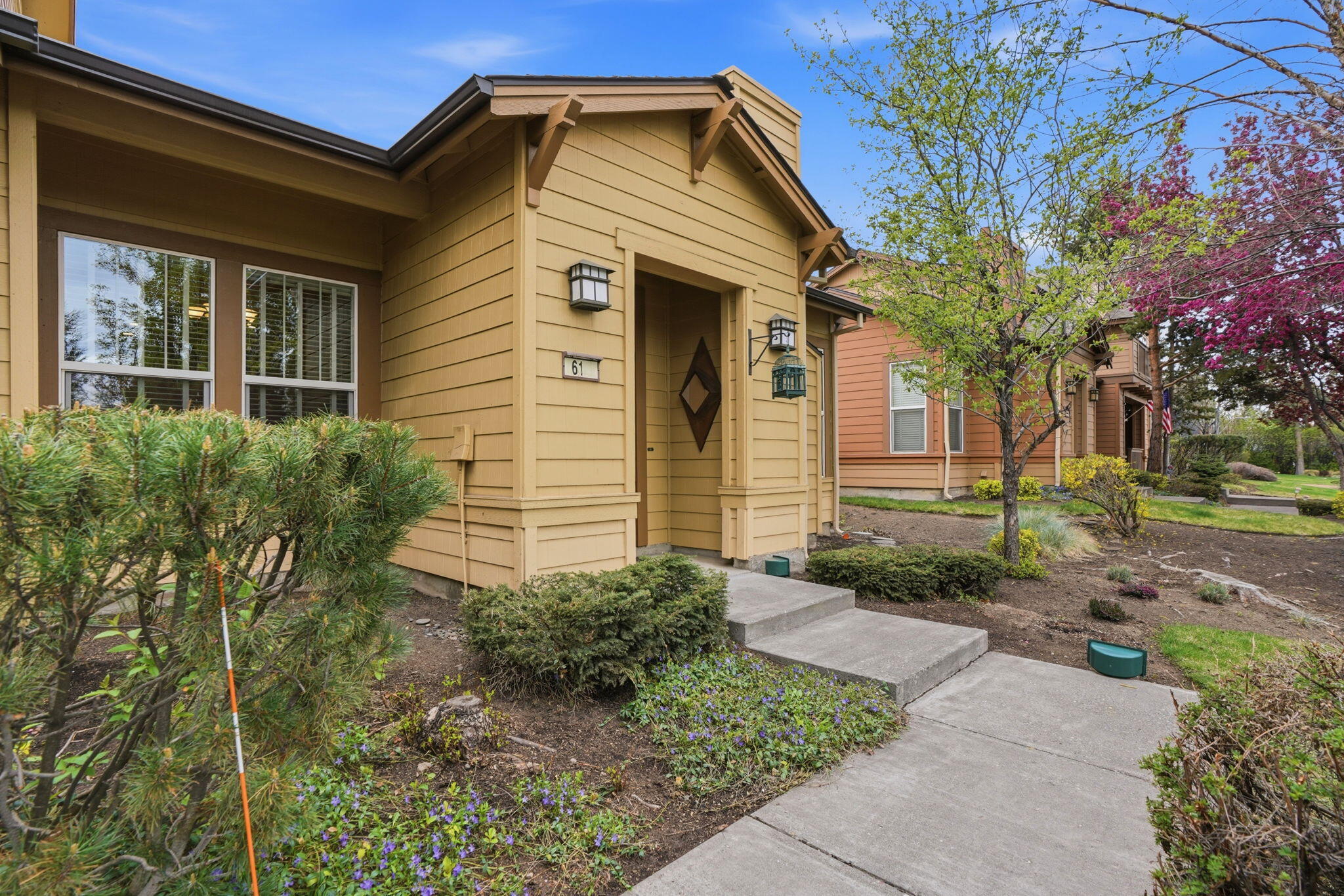 61 SW Taft Avenue