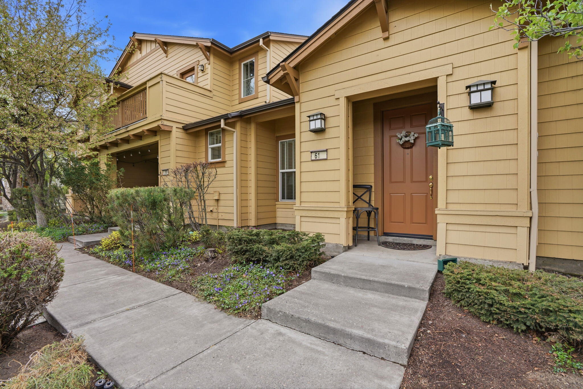 61 SW Taft Avenue