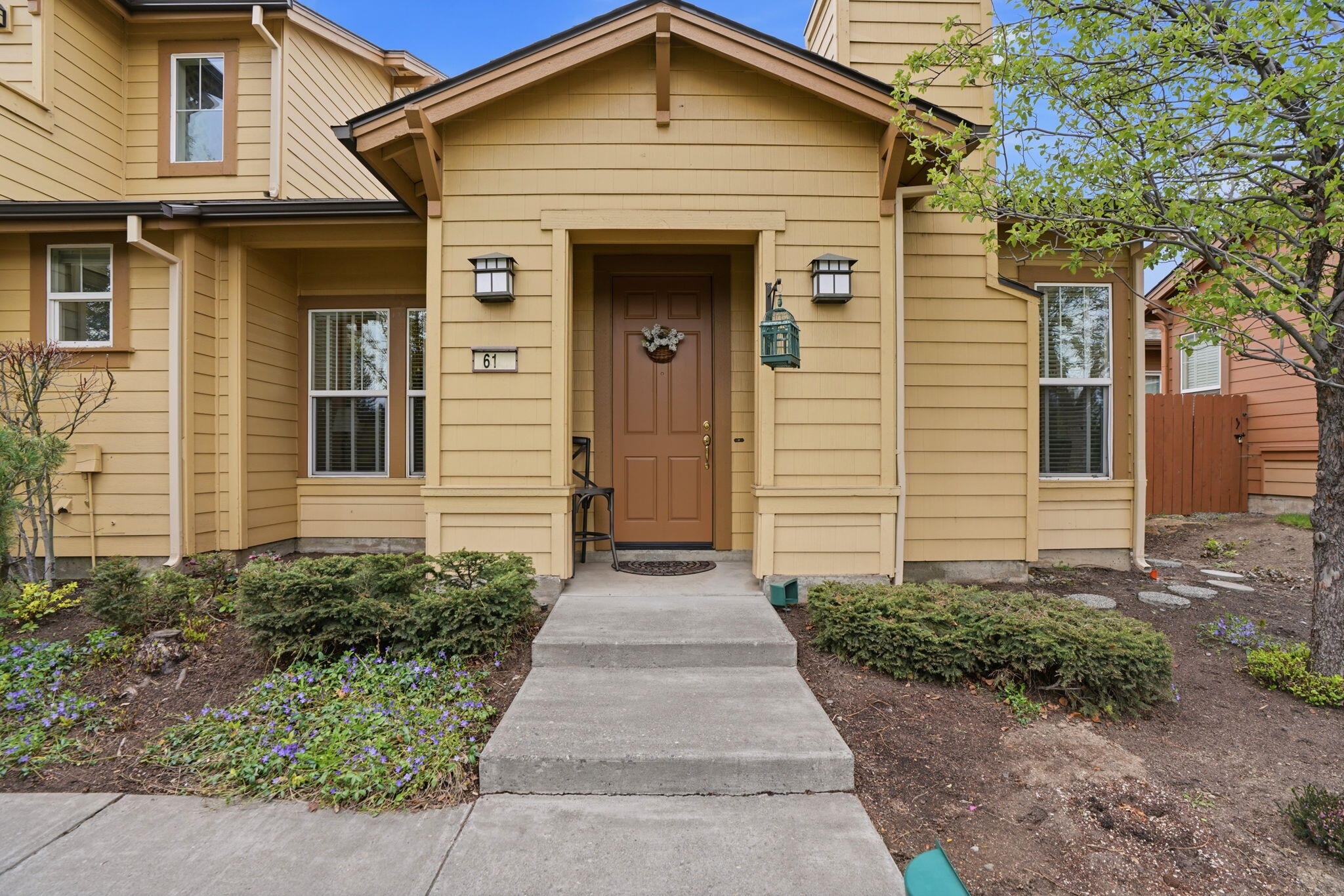 61 SW Taft Avenue
