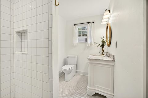 Tiny photo for 17 Glen Oak Court, Medford, OR 97504 (MLS # 220210846)