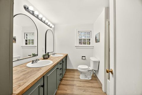 Tiny photo for 17 Glen Oak Court, Medford, OR 97504 (MLS # 220210846)