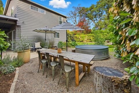 Tiny photo for 17 Glen Oak Court, Medford, OR 97504 (MLS # 220210846)