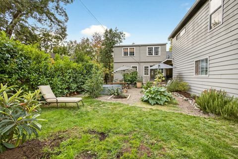 Tiny photo for 17 Glen Oak Court, Medford, OR 97504 (MLS # 220210846)