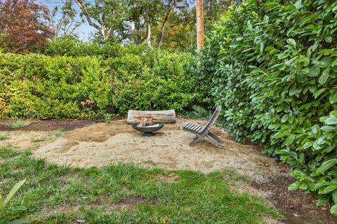 Tiny photo for 17 Glen Oak Court, Medford, OR 97504 (MLS # 220210846)