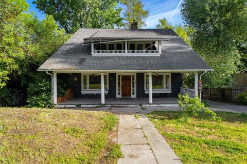 Tiny photo for 6560 Rogue River Highway, Grants Pass, OR 97527 (MLS # 220219655)