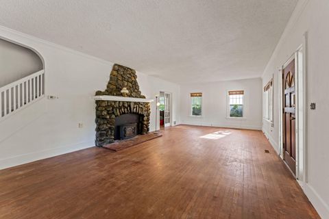 Tiny photo for 6560 Rogue River Highway, Grants Pass, OR 97527 (MLS # 220219655)