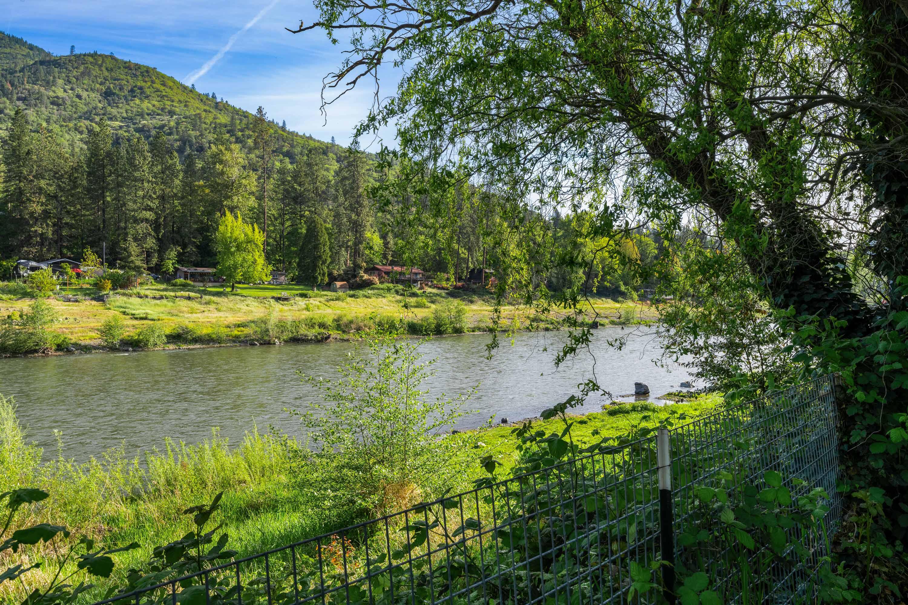 6560 Rogue River Highway