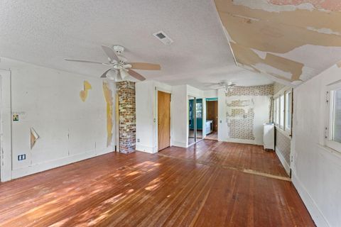 Tiny photo for 6560 Rogue River Highway, Grants Pass, OR 97527 (MLS # 220219655)