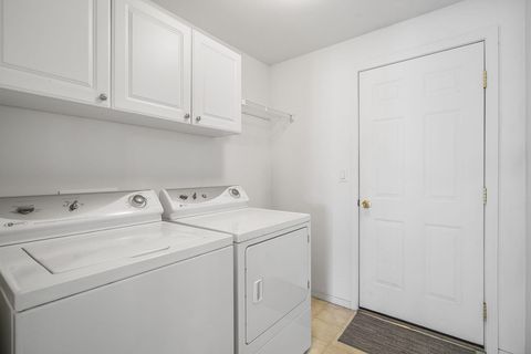 Tiny photo for 20052 Badger Road, Bend, OR 97702 (MLS # 220211270)