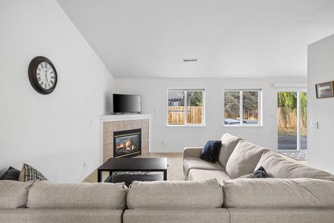 Tiny photo for 20052 Badger Road, Bend, OR 97702 (MLS # 220211270)